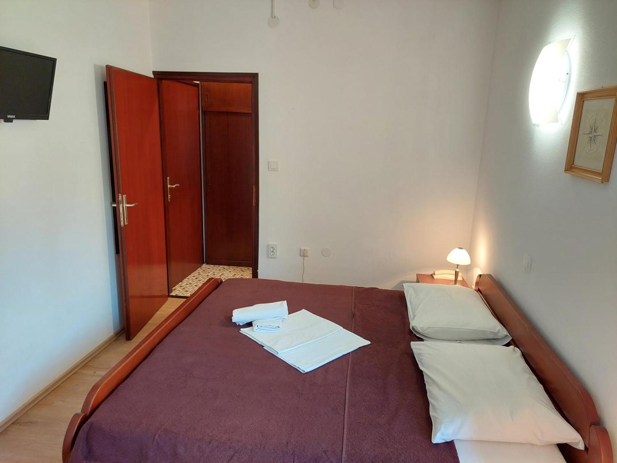 Pansion Klaudija Acomodação com café da manhã Crikvenica Quarto foto