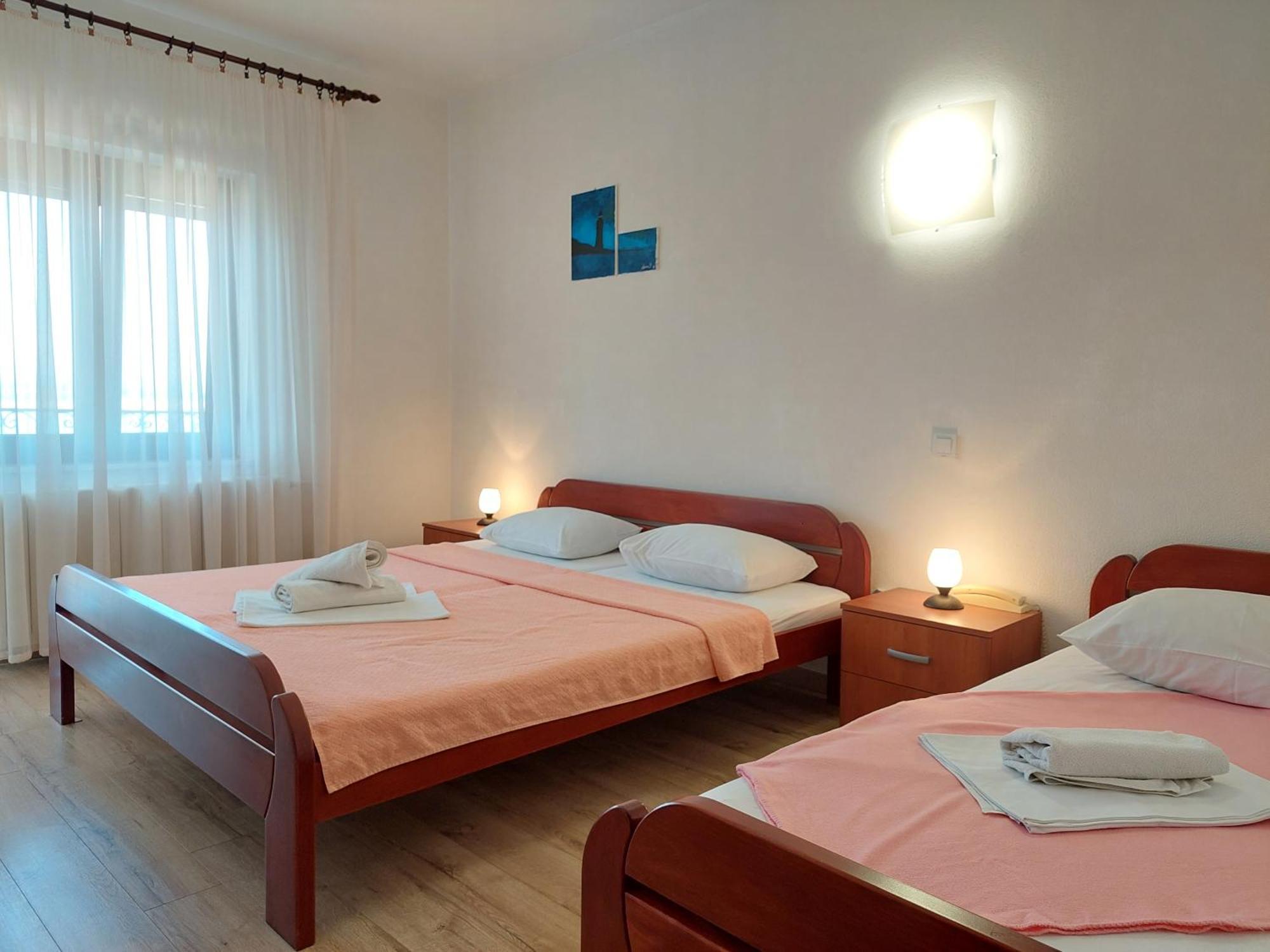 Pansion Klaudija Acomodação com café da manhã Crikvenica Quarto foto